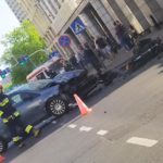 Motocyklista uderzył w samochód na skrzyżowaniu w Katowicach