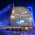 Rząd otwiera galerie handlowe, muzea i galerie sztuki. Znosi godziny dla seniorów