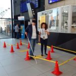 Jak być osobą głuchoniewidomą. Happening na rynku