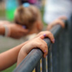 W Katowicach spadła liczba rodzin zastępczych. Miasto szuka chętnych, bo dzieci czekają na pomoc