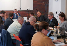 PRL w pigułce? Radni przegłosowali, że miasto może robić ich w balona