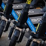 Nastolatkowie kradli elektryczne hulajnogi w Katowicach. Zostali zatrzymani