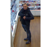 Katowice: Policja szuka mężczyzny, który niemal zapozował do kamer monitoringu