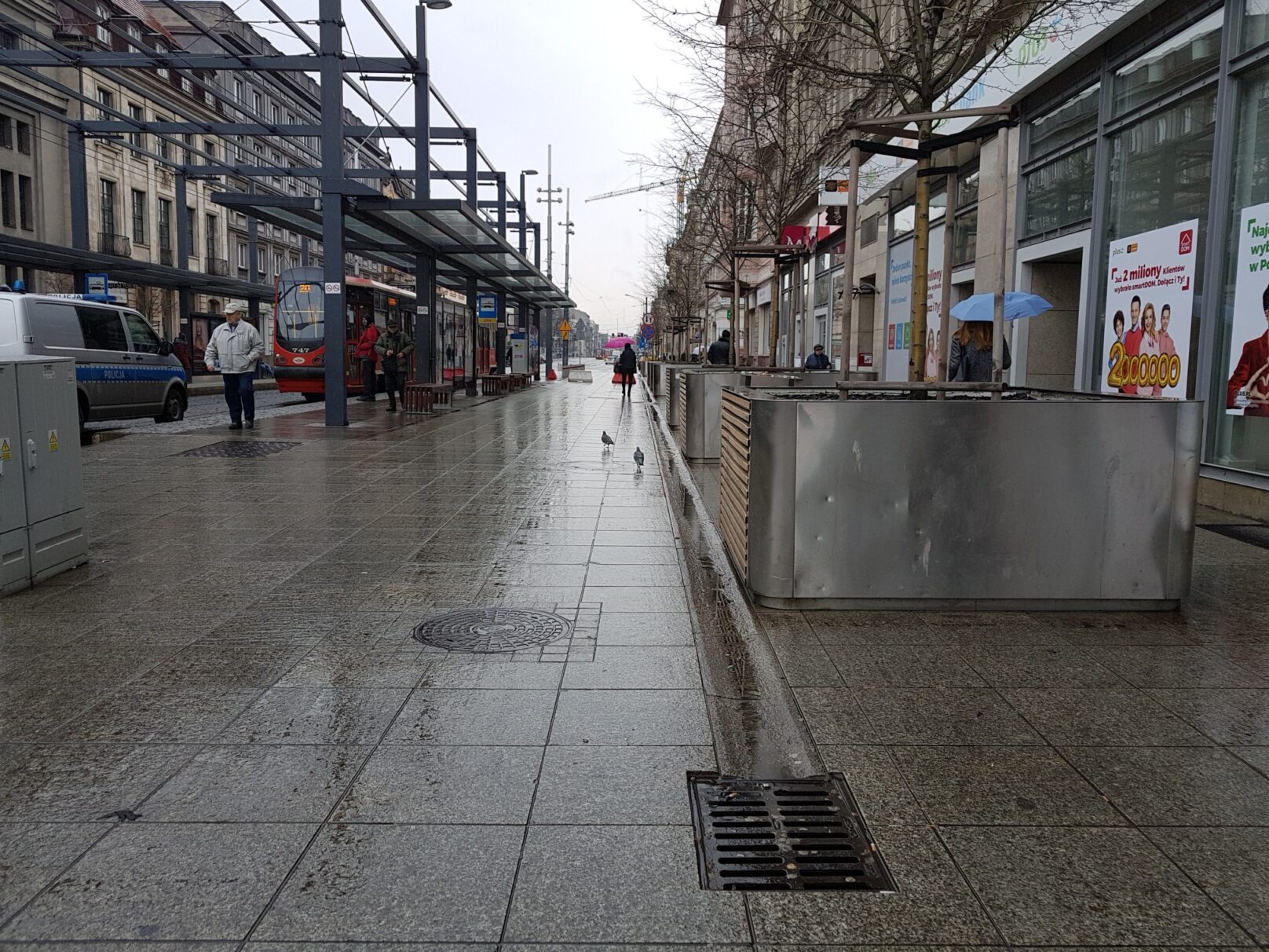 Służby ostrzegają. Na drogach i chodnikach w Katowicach będzie ślisko