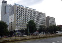 Medycy ze szpitala zakaźnego w Tychach nocują w Hotelu Katowice. Udostępnili go w całości