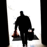 W Katowicach działa „Pogotowie zakupowe”. Nieodpłatnie zrobią zakupy, biednym dostarcza pakiety żywnościowe