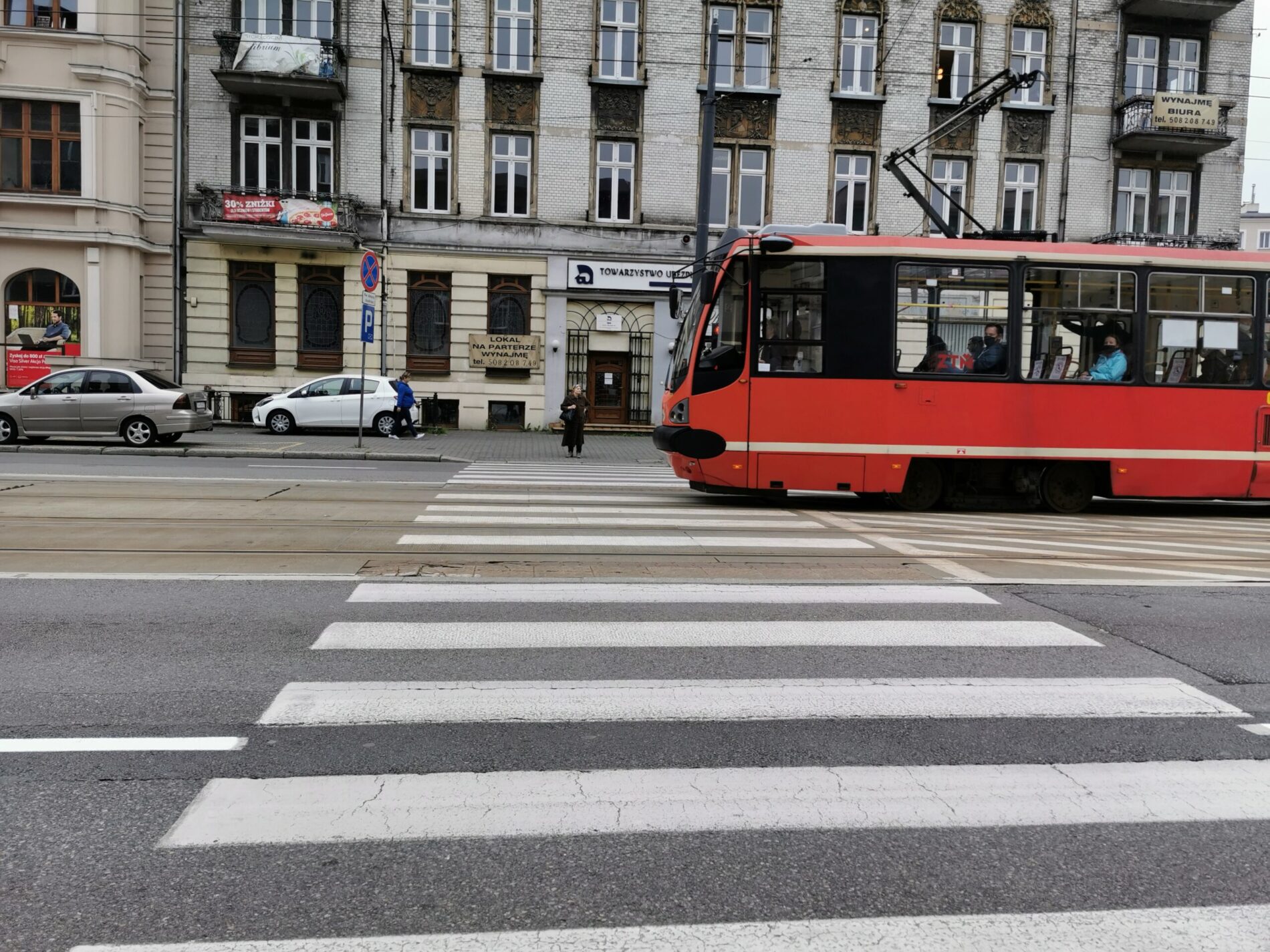 przejście dla pieszych pasy tramawaj