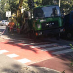 Ciężarówka zapadła się w jezdni. Ulica w Katowicach zablokowana