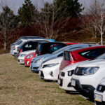 Młody 19-letni kierowca BMW wjechał w cztery zaparkowane auta. Był nietrzeźwy