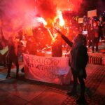 Tłum tańczył i podskakiwał w rytm muzyki techno na Rynku. „Kto nie skacze ten za PiS-em”