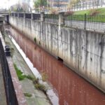 Rawa była czerwona. Drugi raz w tym roku zmieniła kolor