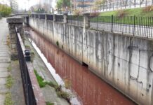 Rawa była czerwona. Drugi raz w tym roku zmieniła kolor