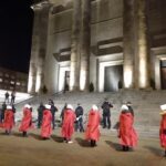 Kobiety przebrały się za „Podręczne” w Katowicach. Przeszły pod Archikatedrę Chrystusa Króla