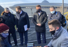Ktoś kogoś chciał przykryć czapką? Rząd zapowiada fabrykę, prezydent Katowic organizuje imprezę szachową