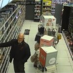 Po kradzieży w Katowicach policja szuka sprawcy. Opublikowali wizerunek mężczyzny