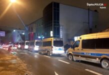 Policja interweniowała w klubie nocnym. W ruch poszły pałki, gaz i granaty hukowe