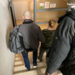 Próba zabójstwa podczas libacji alkoholowej. „Zaatakowała go rozbitą, szklaną butelką”