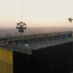 Wiecha zawisła na .KTW II. Na wysokości 133 metrów. „Finalizujemy przetarg na wykonawcę robót wykończeniowych”