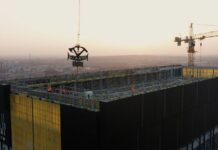 Wiecha zawisła na .KTW II. Na wysokości 133 metrów. „Finalizujemy przetarg na wykonawcę robót wykończeniowych”