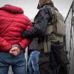 Policja rozbiła gang złożony z pseudokibiców. 14 osób z zarzutami, większość tymczasowo aresztowano