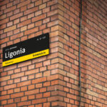 Miasto wyda 11,6 mln zł na nowe oznakowanie ulic i placów. Mieszkańcy głosowali i wybrali wariant