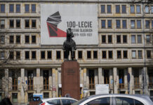 Mężczyzna w Katowicach przejął władzę na placu Chrobrego. Pobierał pieniądze za parking