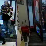 Katowicka policja szuka sprawców kradzieży. Ich łupem padły pachnidła