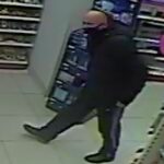 Katowicka policja szuka złodzieja, który okradł jedną z drogerii. Jego łupem padły m.in. maszynki do golenia