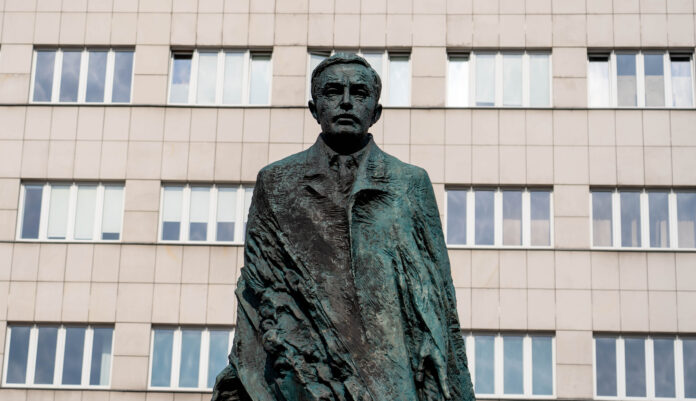 korfantypomnikplacsejmuslaskiego (2)