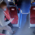 W tramwaju w Katowicach zobaczył torebkę. Wziął jak swoją, teraz szuka go policja