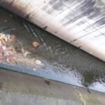 Mieszkaniec Katowic wrzucił worki z gruzem do Rawy. Ukarano go grzywną