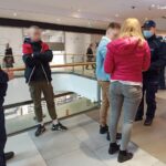 Katowicka policja kontroluje noszenie maseczek. W placówkach handlowych, tramwajach i autobusach