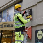 Pierwsze nowe tablice z nazwami ulic, skwerów i placów już zamontowane w Katowicach. To nowy System Informacji Miejskiej