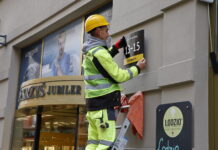 Pierwsze nowe tablice z nazwami ulic, skwerów i placów już zamontowane w Katowicach. To nowy System Informacji Miejskiej