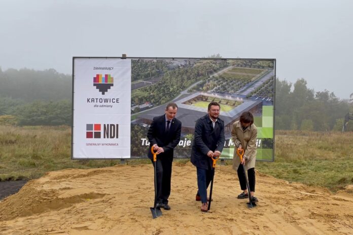 Wbicie łopaty pod stadion miejski_1 fot. K. Kalkowski