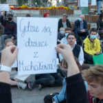 W Katowicach kilkadziesiąt osób solidaryzowało się z uchodźcami. „Jak słabe jest państwo, które boi się grupki kilkuletnich, kilkunastoletnich dzieci”