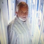 Po kradzieży torby w pociągu na trasie Katowice-Kraków, policja szuka mężczyzny