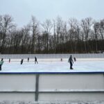 MOSIR zamknął lodowisko w Murckach. „Czy naprawdę macie nas za idiotów” – pyta jeden z mieszkańców