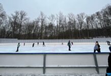 MOSIR zamknął lodowisko w Murckach. „Czy naprawdę macie nas za idiotów” – pyta jeden z mieszkańców