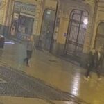 Zniszczyli fortepian na ulicy Stawowej. Policja opublikowała nagranie z monitoringu