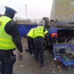 Kierowca samochodu, który rozbił się na al. Roździeńskiego jest w ciężkim stanie