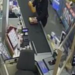 Telefon wziął jak swój. Teraz szuka go katowicka policja, świadkom natomiast gwarantuje anonimowość