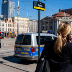 Pomogli mężczyźnie, który spadł z drabiny przy Skarbku. „Miał obrażenia głowy i silny krwotok”