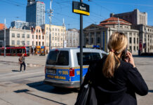 Pomogli mężczyźnie, który spadł z drabiny przy Skarbku. „Miał obrażenia głowy i silny krwotok”