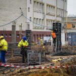 Trwa rozbudowa szkoły w Katowicach. Prace prowadzone są m.in. w budynku z 1905 roku