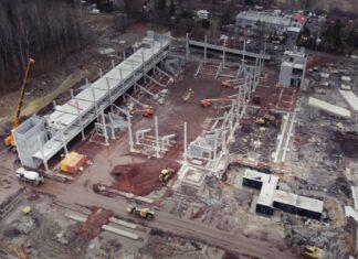 Na filmie widać jak nowy stadion w Katowicach zaczyna nabierać kształtów. „Kończymy już fundamenty pod konstrukcję budynku hali”
