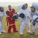 Konkurs: Kabaret Skeczów Męczących w programie „Polska misja komiczna” – Kto chce bilety?