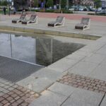 Sztuczna Rawa jest w złym stanie. Przejdzie remont – wymienią m.in. 40 granitowych płyt