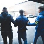 Zatrzymano dwóch mężczyzn podających się za policjantów. Wyłudzili 365 tys. zł. od swoich ofiar