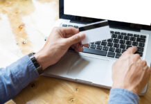 Czy opłaca się mieć kartę kredytową? Argumenty za i przeciw